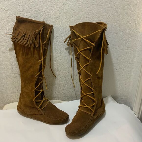 Vintage Ladies size 6 Suede Fringe Minnetonka Tall Lace Up Moccasins Knee Boots - Picture 2 of 9